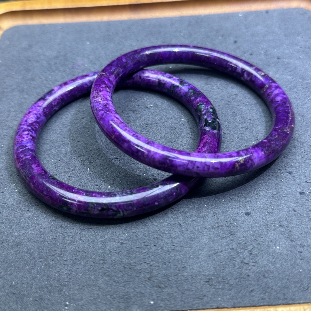 S8紫色圆条手镯男女款