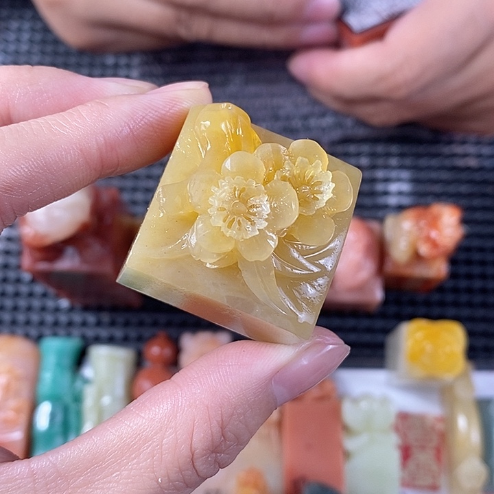 潇***然寿山石现场直播手工制作
