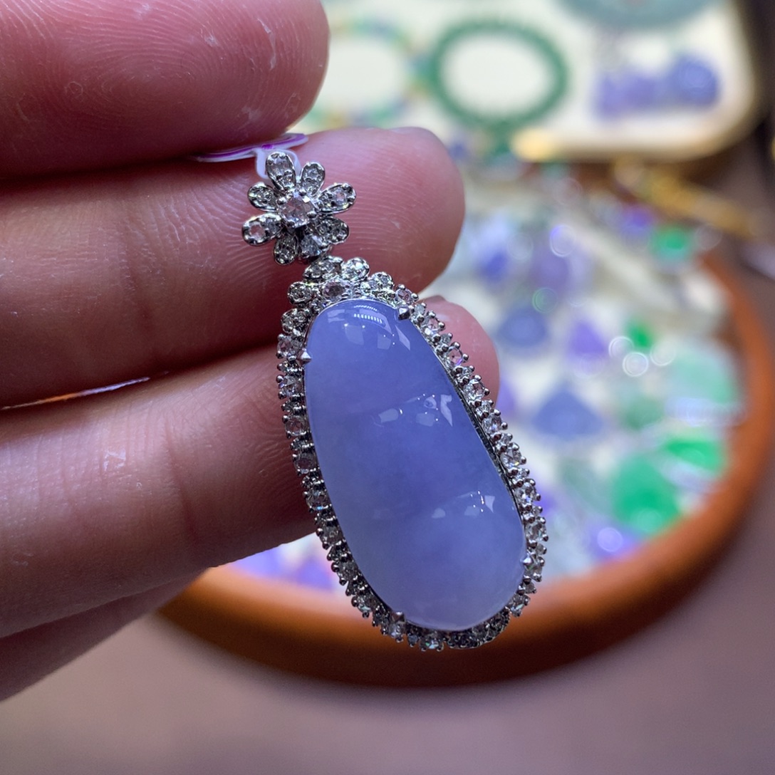 翡翠18K金镶嵌颈饰