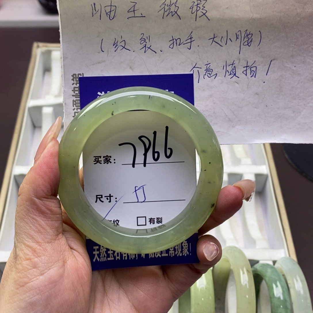 蛇纹石玉手镯未镶嵌