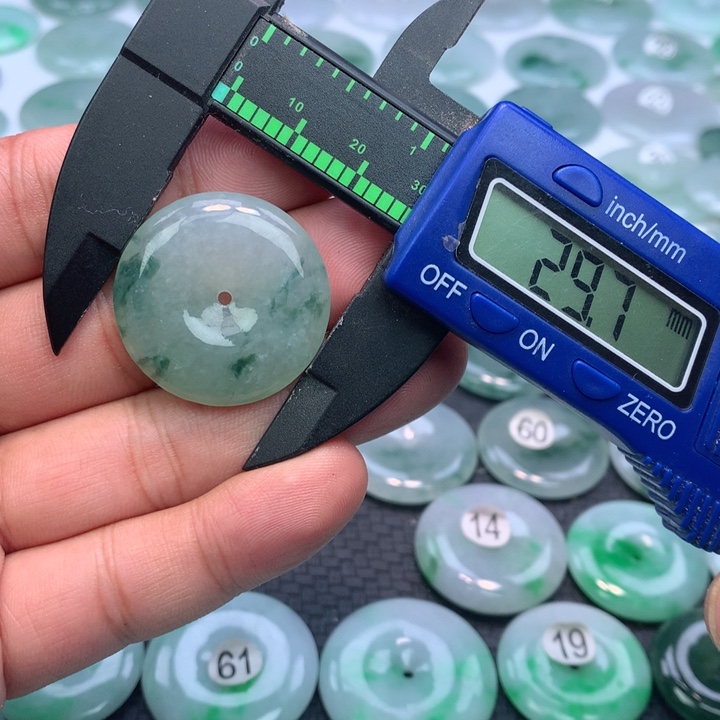 翡翠颈饰未镶嵌缅甸天然A货翡翠