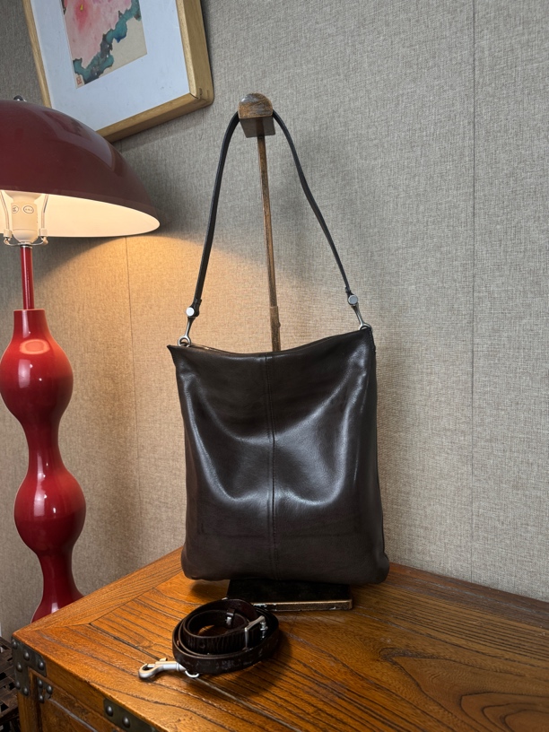 25新款头层植鞣牛皮重工洗水小众设计师款托特包单肩包斜挎包5561