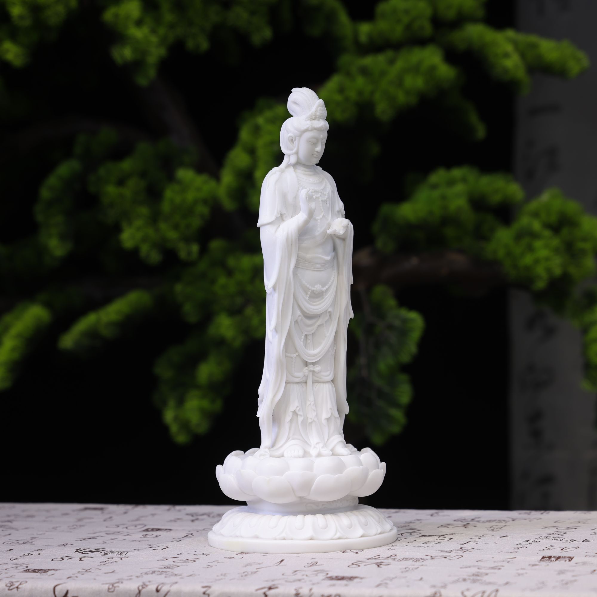 精品石雕汉白玉观音像