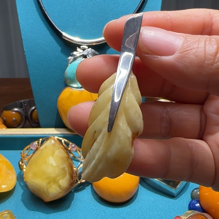 琥珀未镶嵌颈饰波兰设计款琥珀蜜蜡