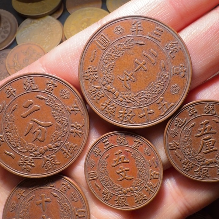 道***宇六个铜币工艺品摆件