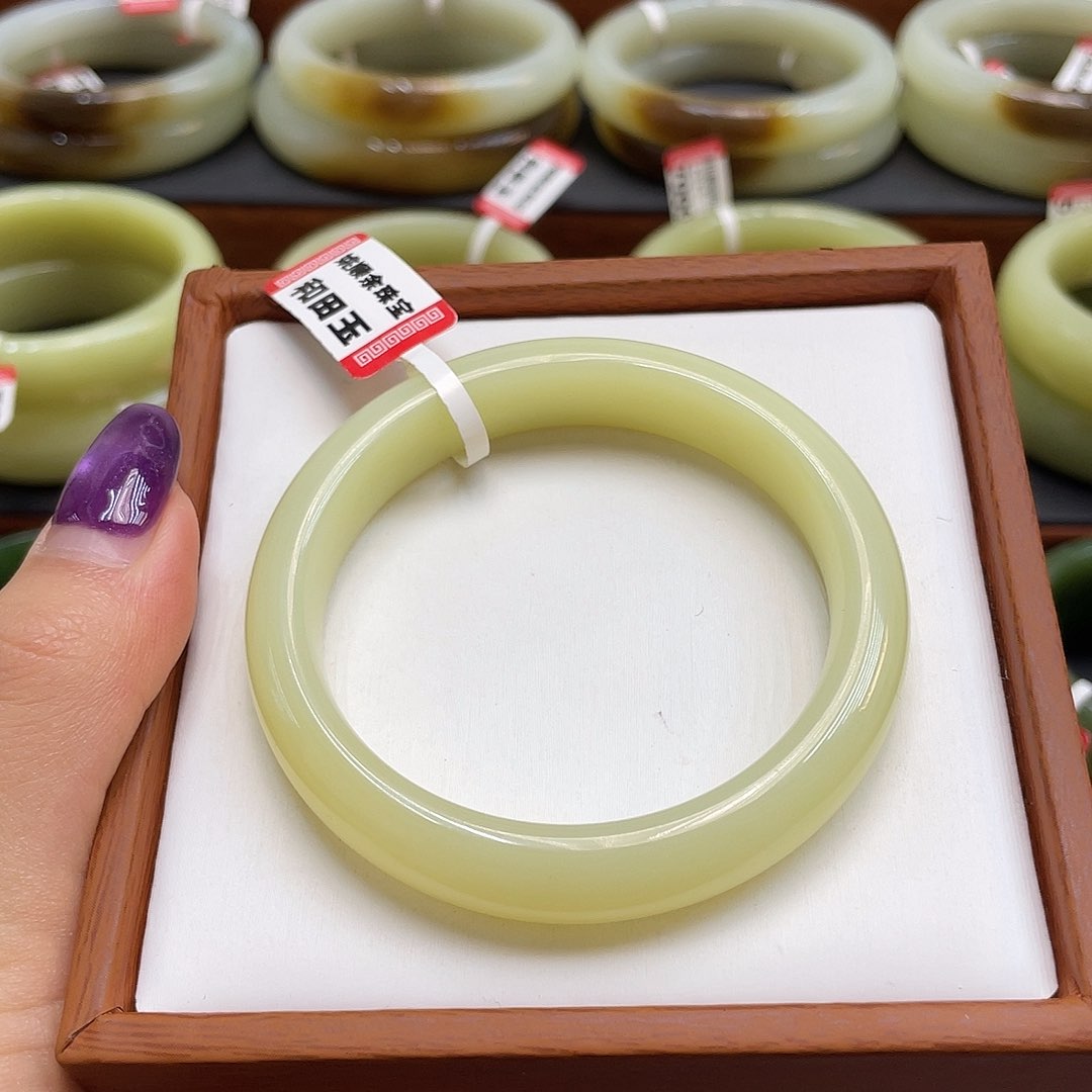 未镶嵌手镯和田玉