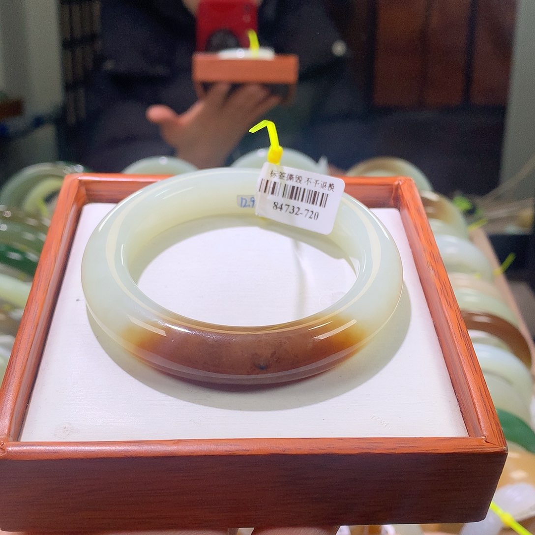 和田玉手镯未镶嵌55/56