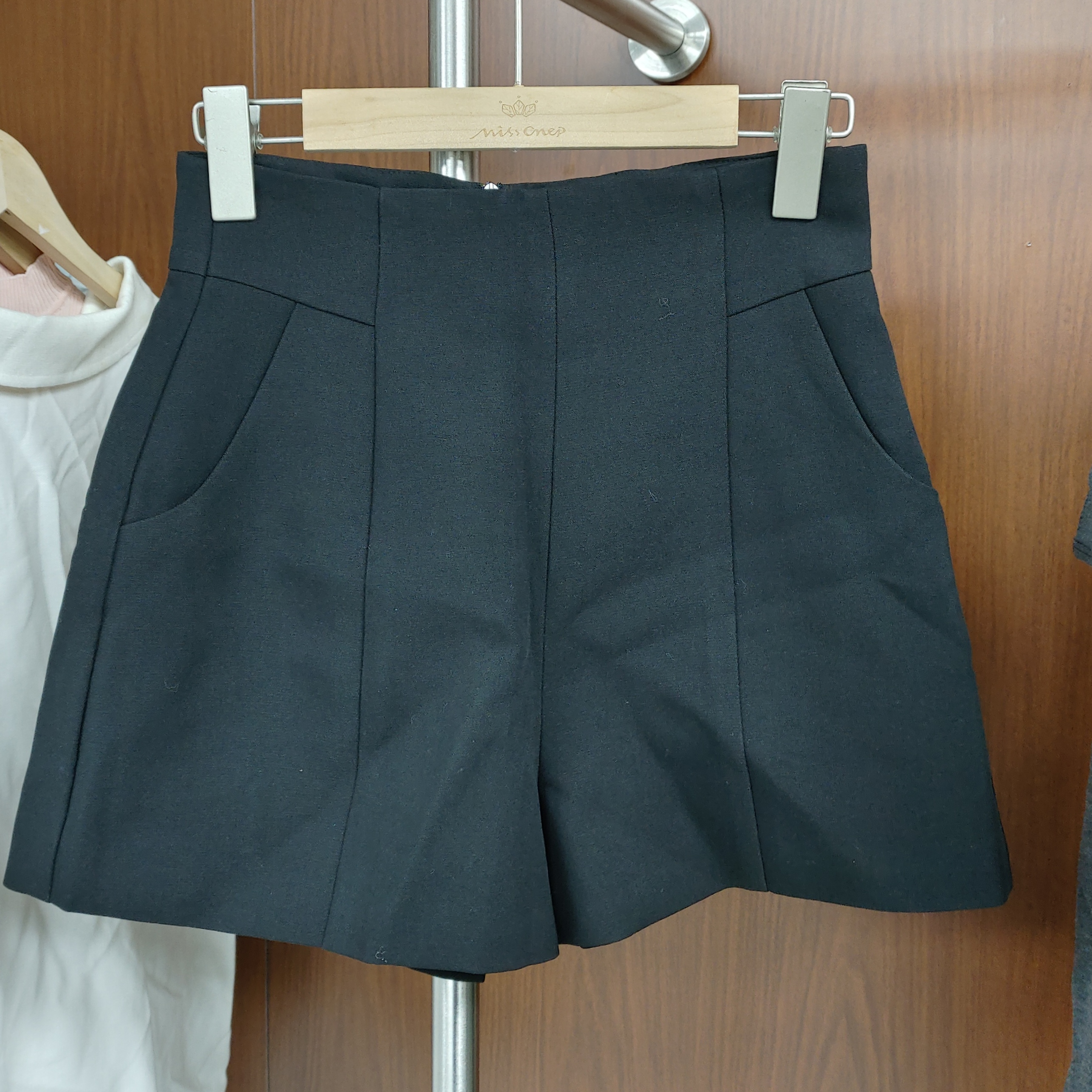 显瘦高腰阔腿裤时尚短裤运动风通勤黑色裤子西装气质阔腿