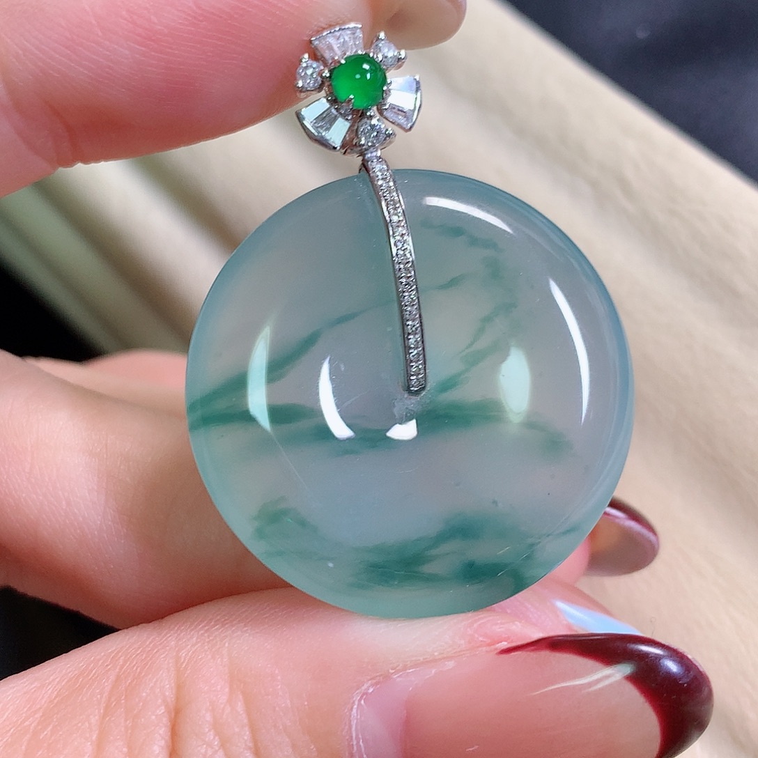 翡翠18K金镶嵌颈饰扣子