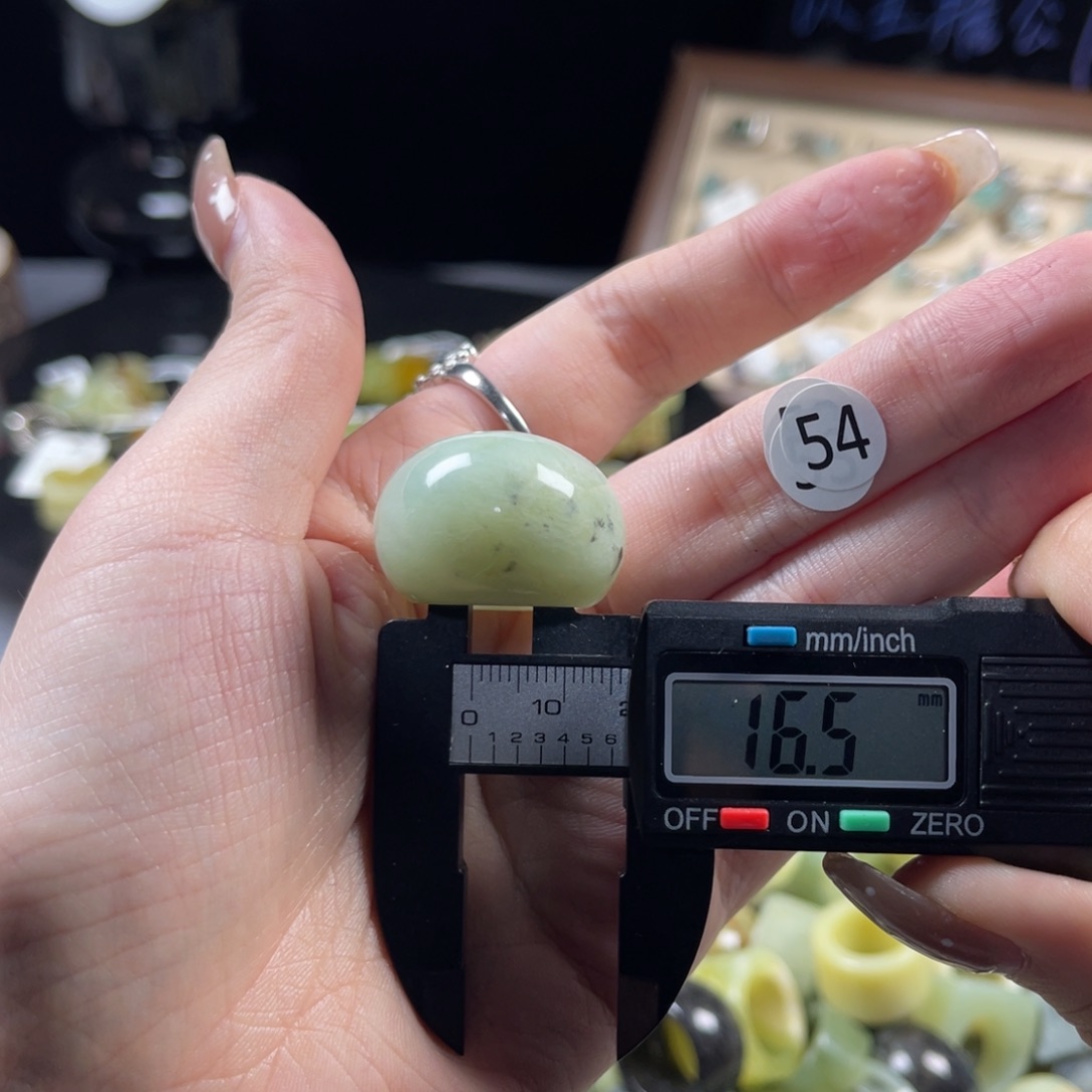 蛇纹石玉未镶嵌戒指