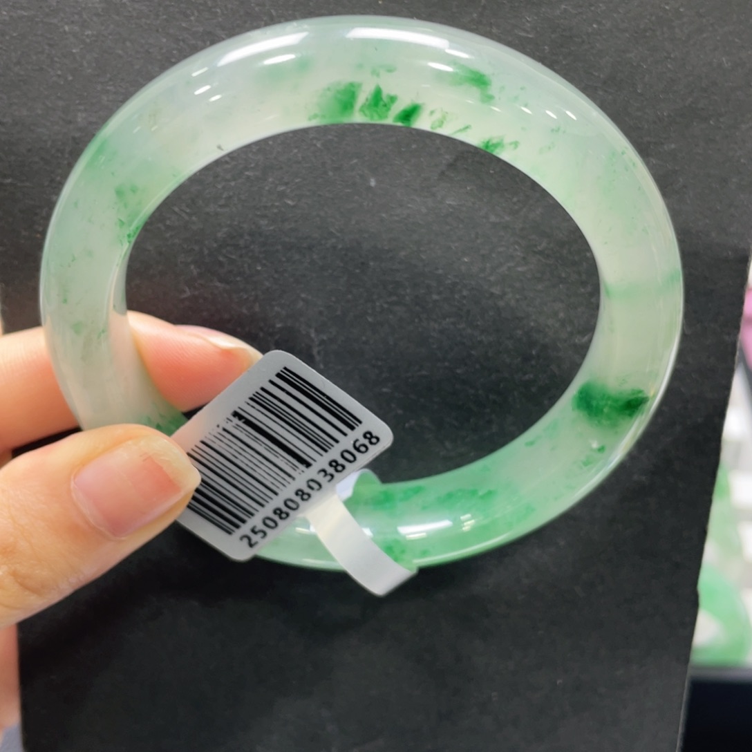 用***5石英质玉（非洲翠）未镶嵌手镯