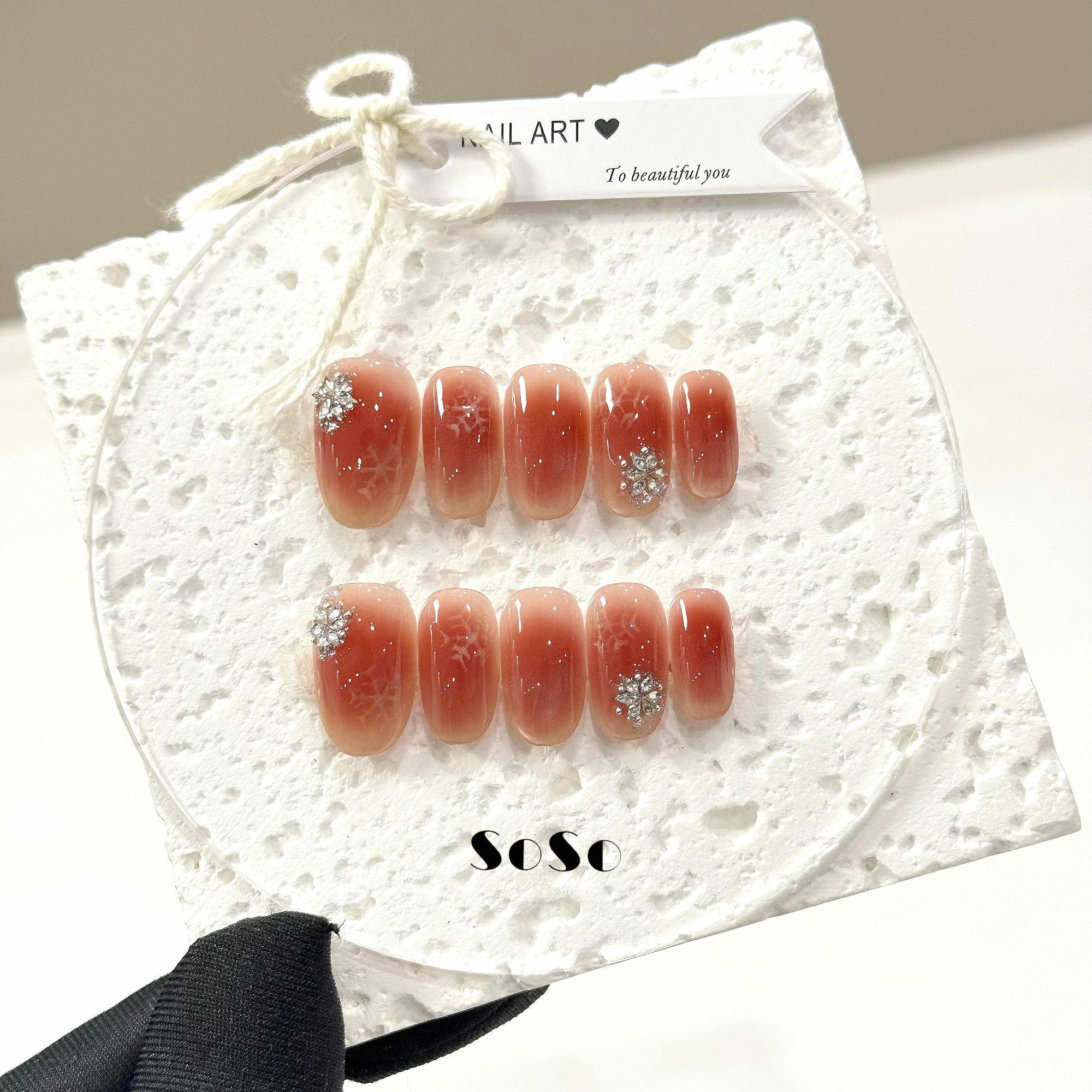 Nice SoSo【梦境雪花】纯手工穿戴甲纯欲手绘猫眼腮红碎钻显白小众