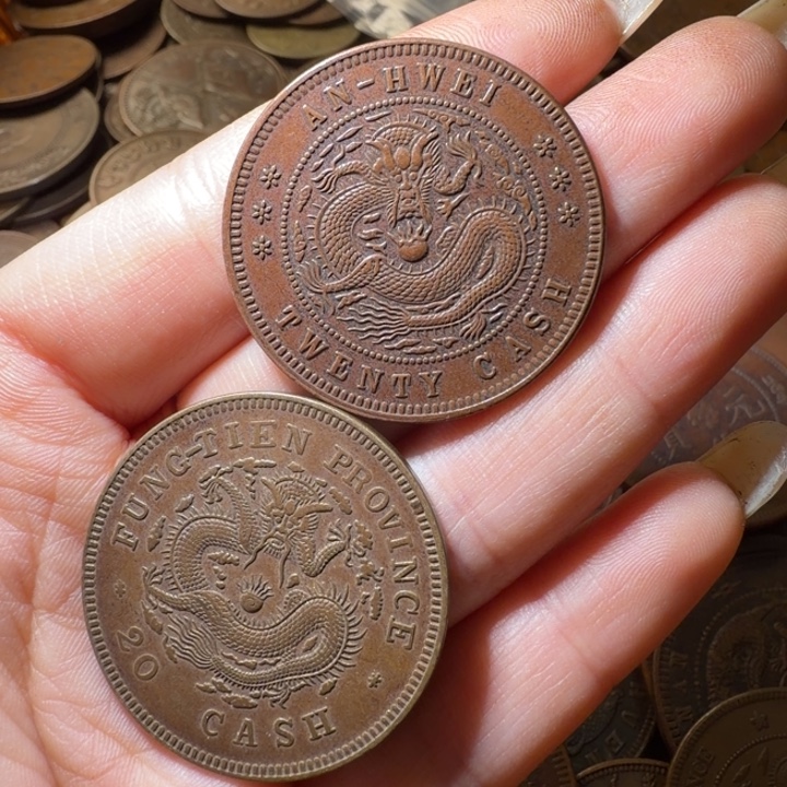 善***弱两个铜币工艺品摆件