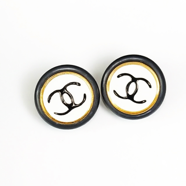 Chanel 黑白豆豆圆形耳夹