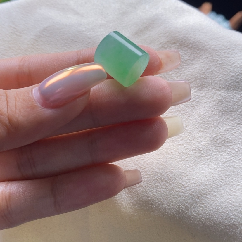 【闪购商品】翡翠颈饰未镶嵌冰甜绿桶珠