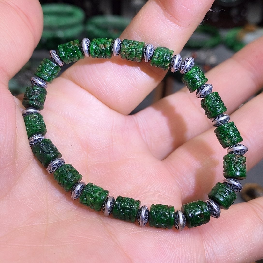 未镶嵌手链翡翠漂亮美眉