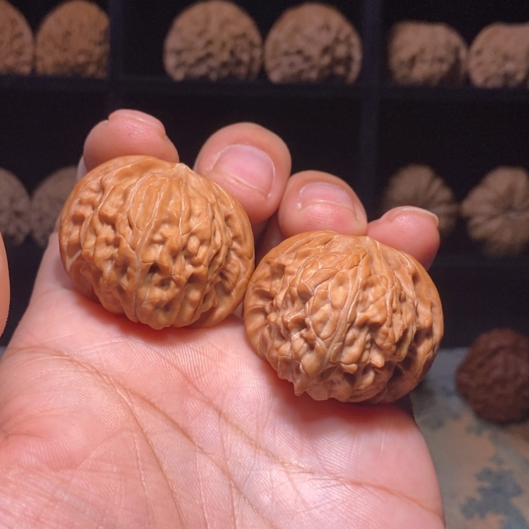 张***a文玩核桃把件全品38红皮山地磨盘