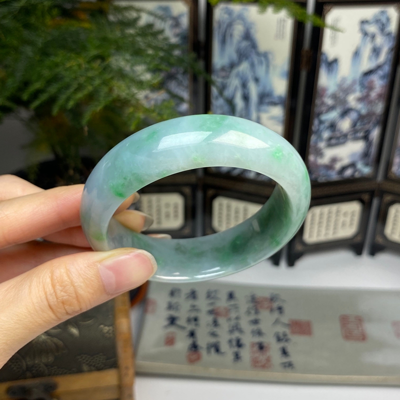 53.9老坑种飘绿淡紫底复古正圈手镯 天然翡翠A货手镯