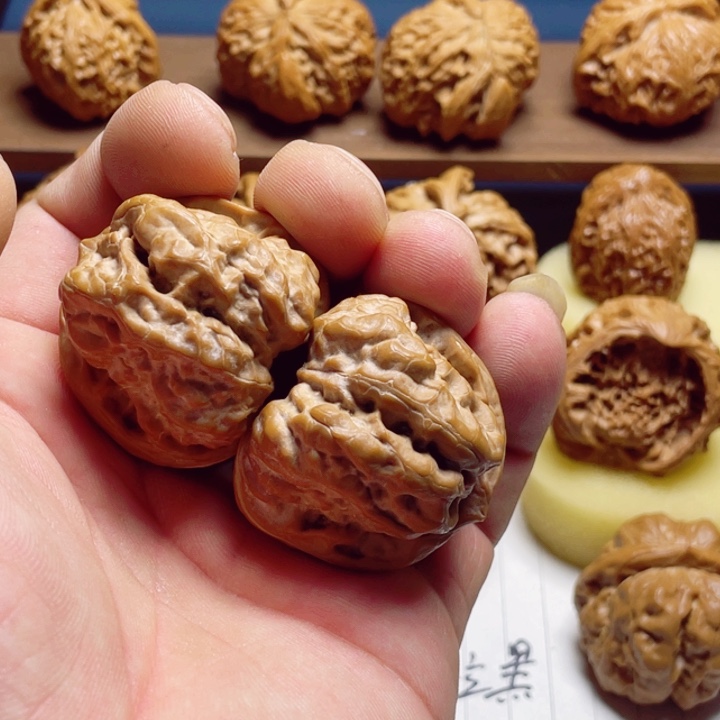 保***黑文玩核桃把件蛤蟆头