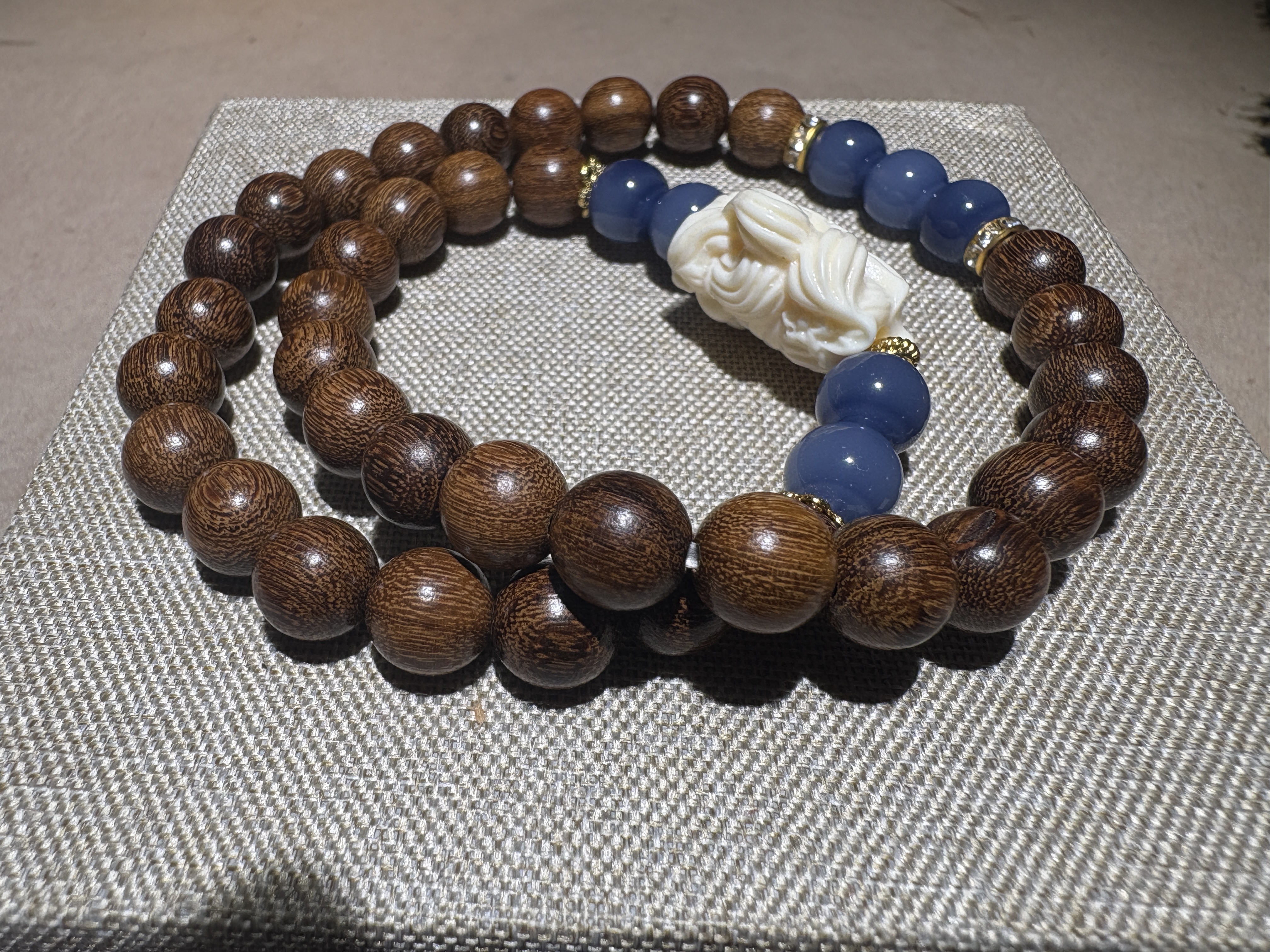       PTA017鸡翅木带蓝珠双圈手串   JC