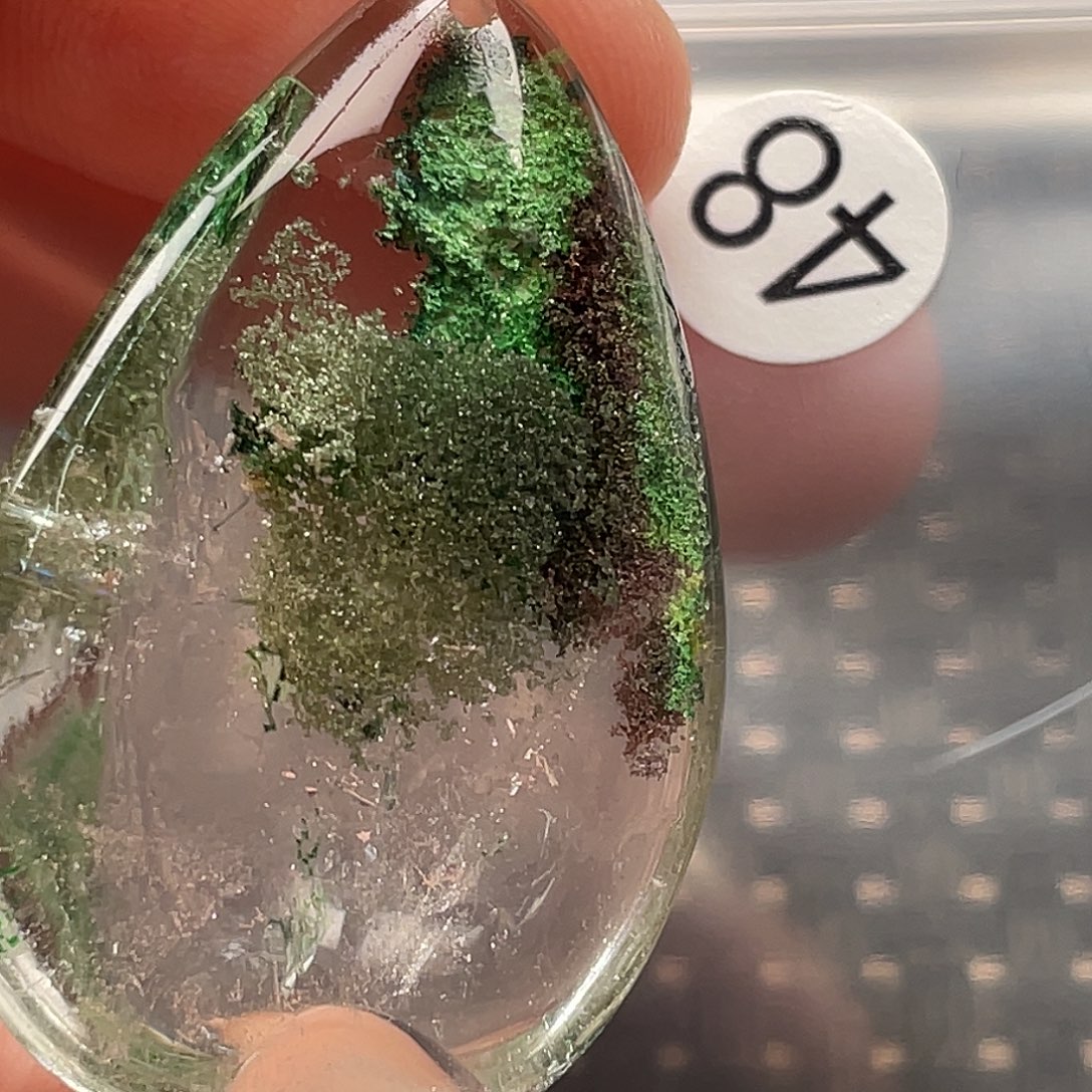 莲***莲未镶嵌颈饰水晶天然