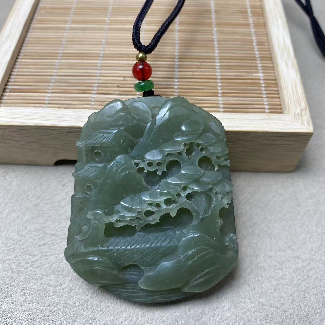 天然新疆和田玉山水牌吊坠-v193-多样性发一