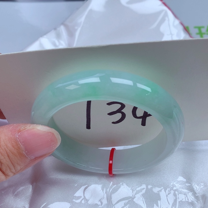 翡翠手镯未镶嵌翡翠