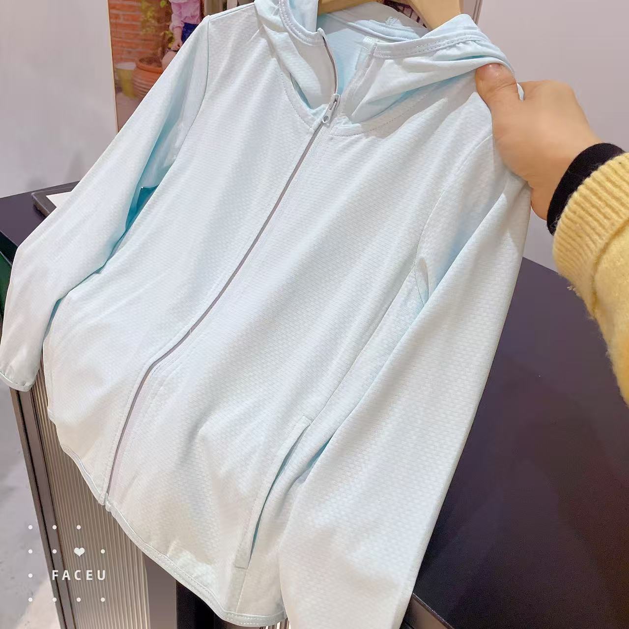 503264  韩版男童女童休闲舒适时尚洋气多巴胺连帽防晒外套