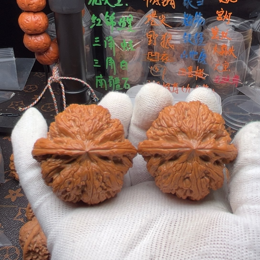 文玩核桃吊坠球筋