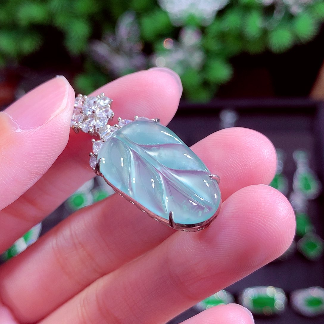 颈饰未镶嵌翡翠天然