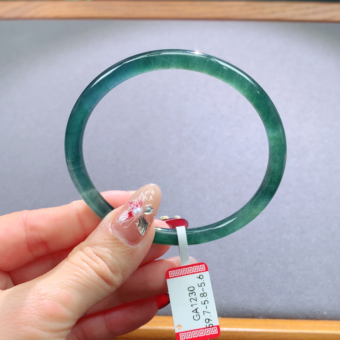 翡翠手镯未镶嵌天然翡翠手镯叮当镯