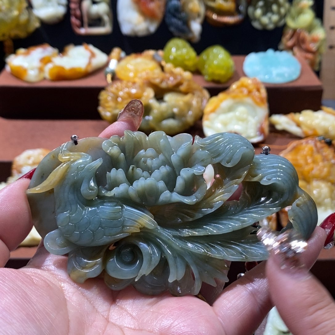 蛇纹石玉颈饰未镶嵌