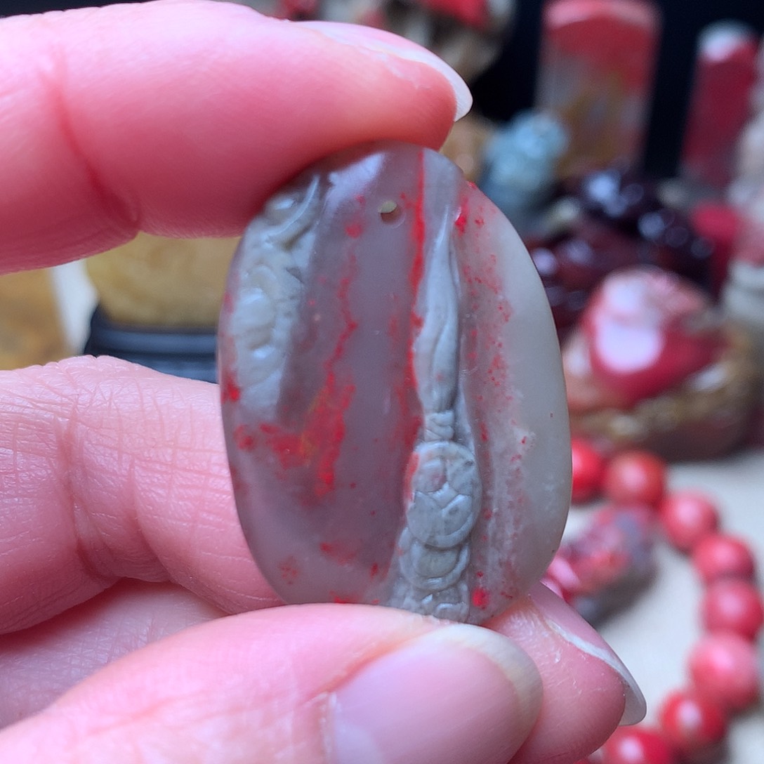 昌化鸡血石精美挂件