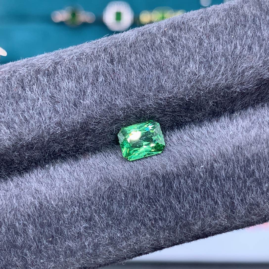 裸石未镶嵌石榴石（沙弗莱）1.07克拉雷迪恩