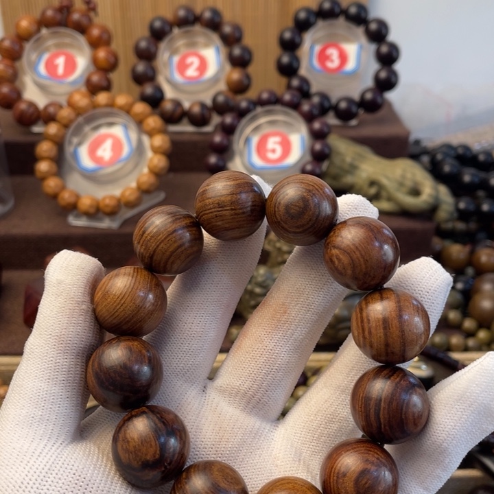 维腊木（绿檀）富**?