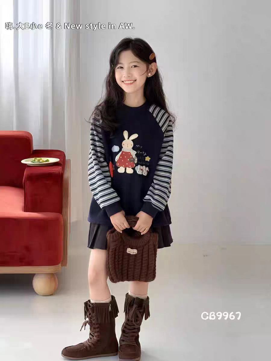 冬季新款女童条纹拼接卡通兔一体绒圆领套头卫衣9967