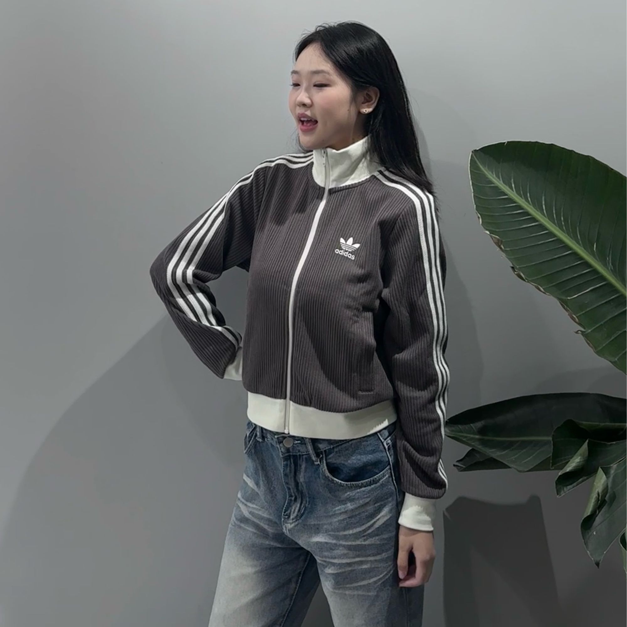 adidas/阿迪达斯三叶草女款【琥珀流光】针织运动夹克外套KC2650