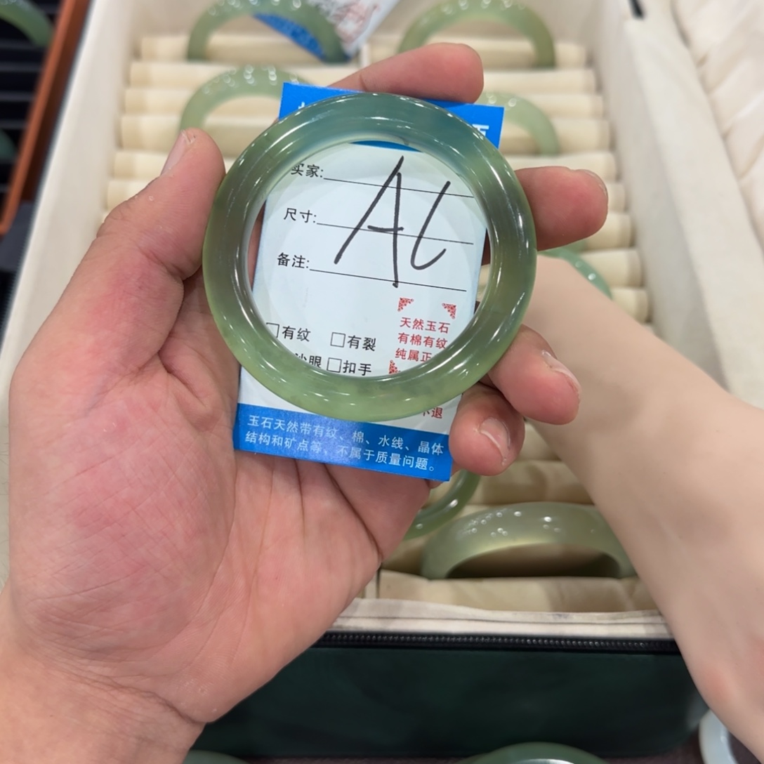 未镶嵌蛇纹石玉手镯
