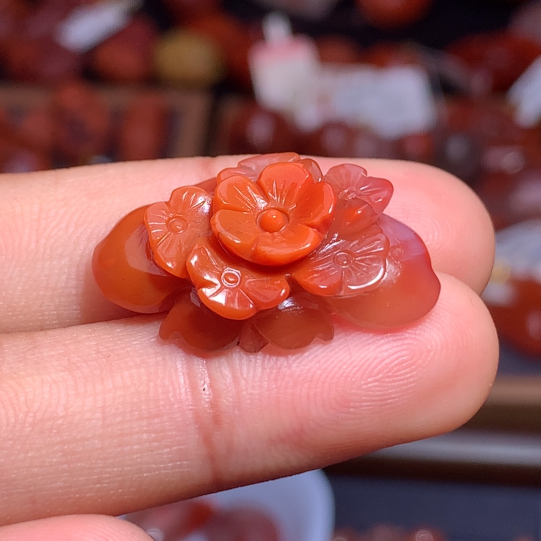 南红玛瑙未镶嵌珠宝半成品蝴蝶花