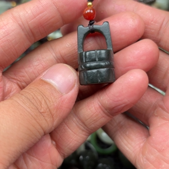 和田玉吊坠未镶嵌