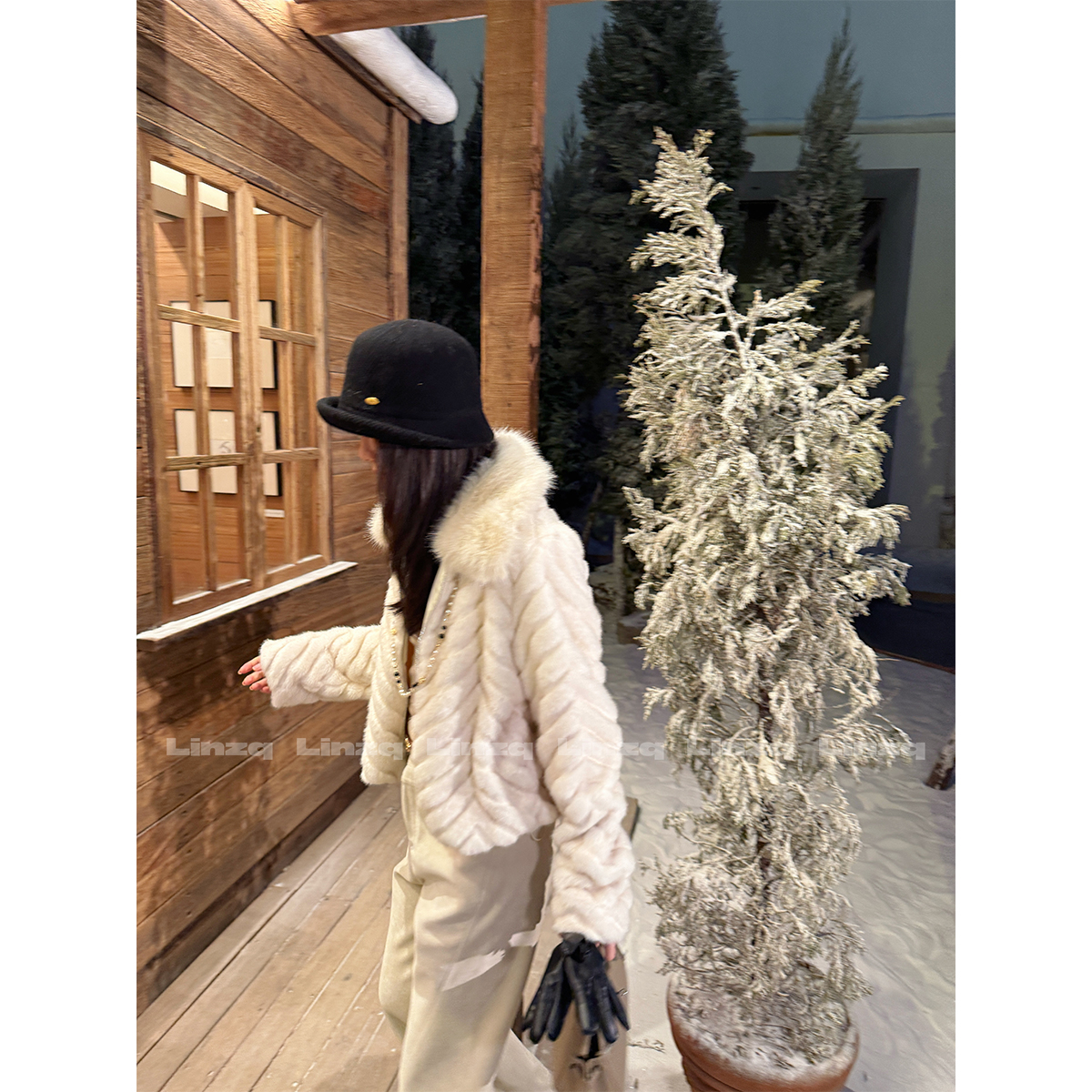 林子秋 【月光典藏】毛领拼接人字纹压花环保毛毛外套