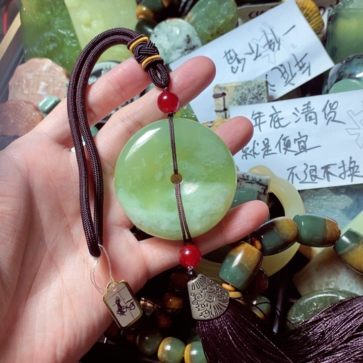 蛇纹石玉颈饰未镶嵌