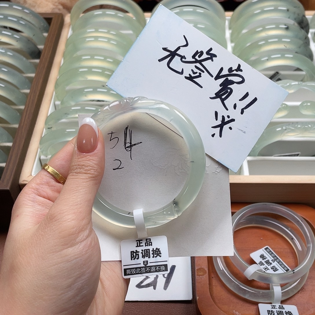 h***y蛇纹石玉未镶嵌手镯