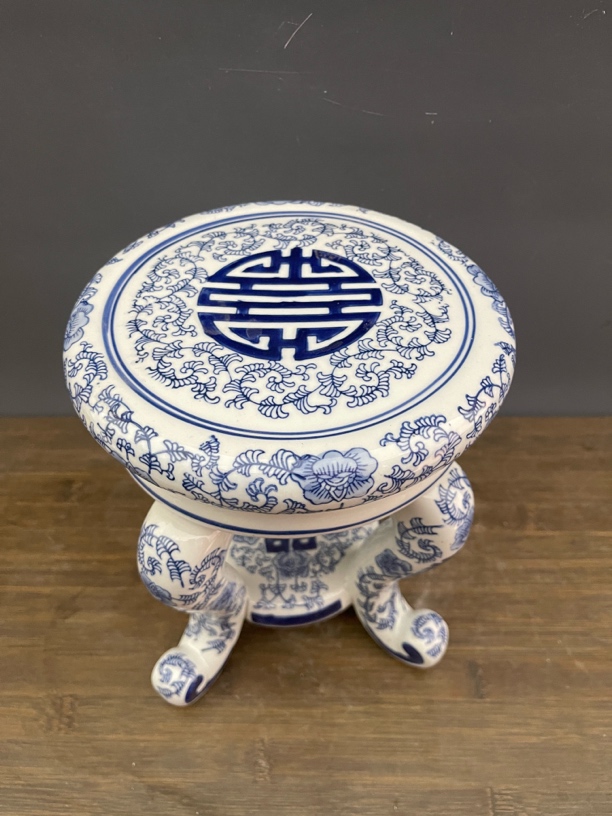 青花陶瓷四脚喜字凳花架摆件
