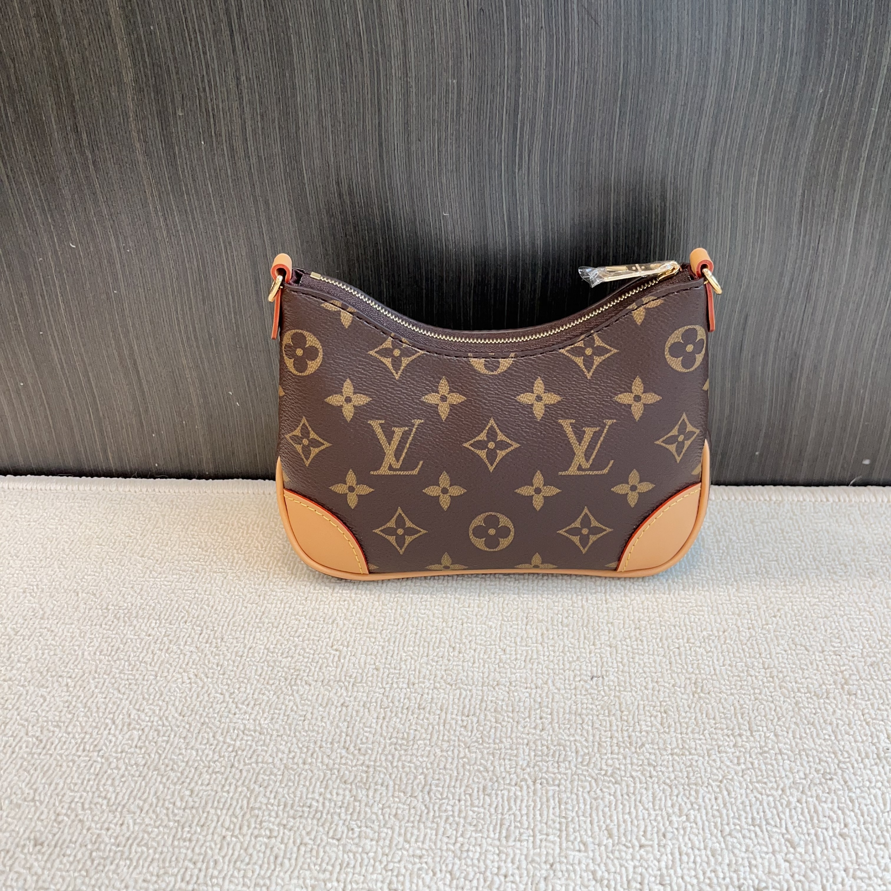 未使用 LouisVuitton/路易威登 全新黄牛角nano25年7月票 Anwen