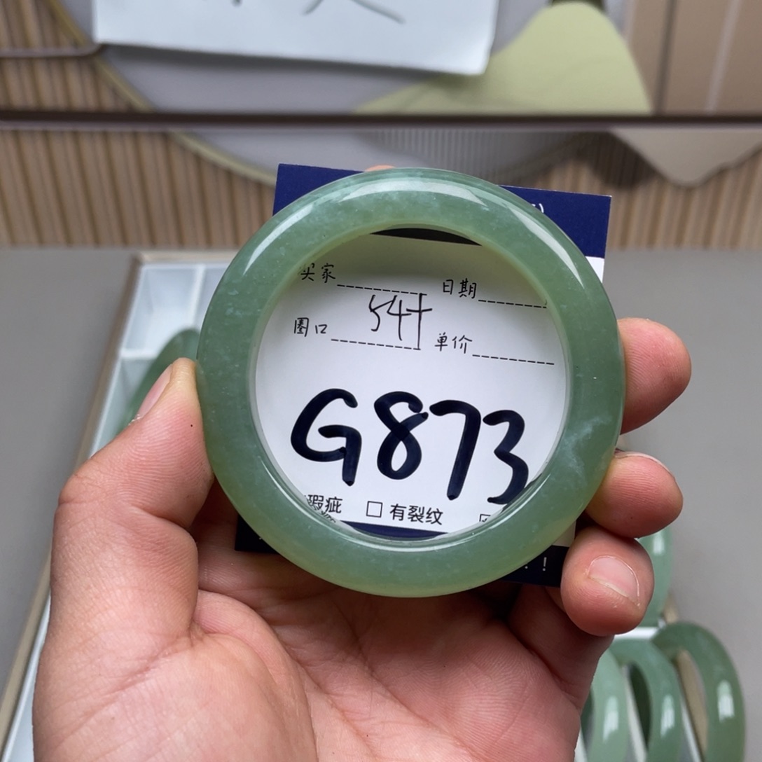 岫玉手镯手镯未镶嵌