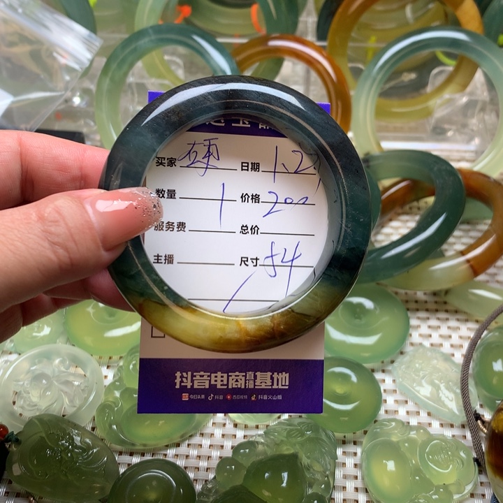 蛇纹石玉手镯未镶嵌硬***糕