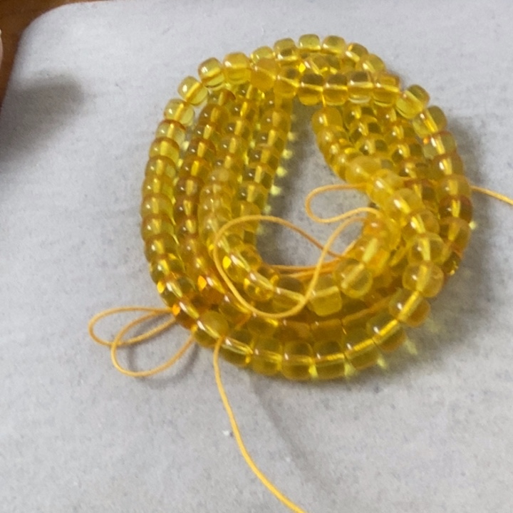 蜜蜡裸石未镶嵌串