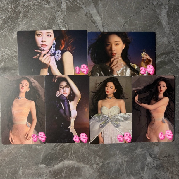 【官方正版】赵露思费加罗杂志正品小卡隐藏卡签名卡背珍藏明星周边