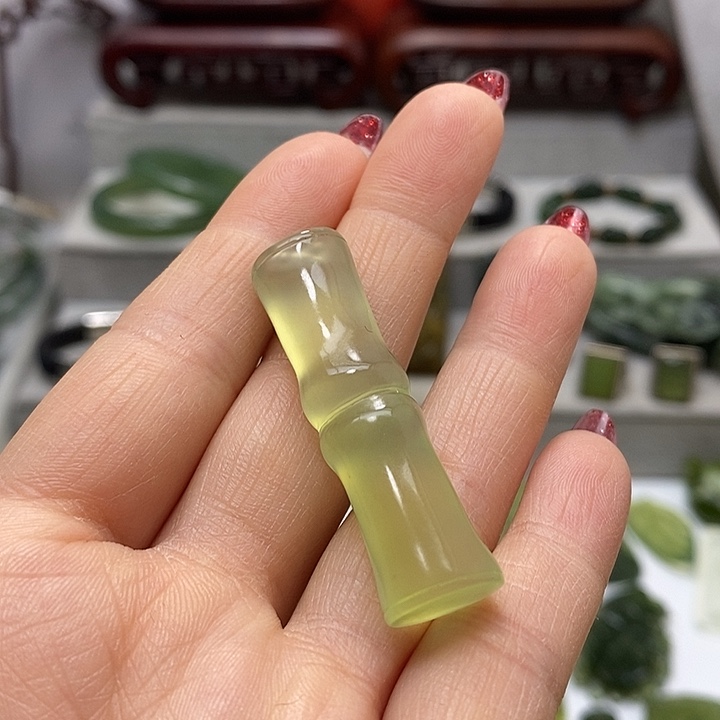 蛇纹石玉挂件未镶嵌